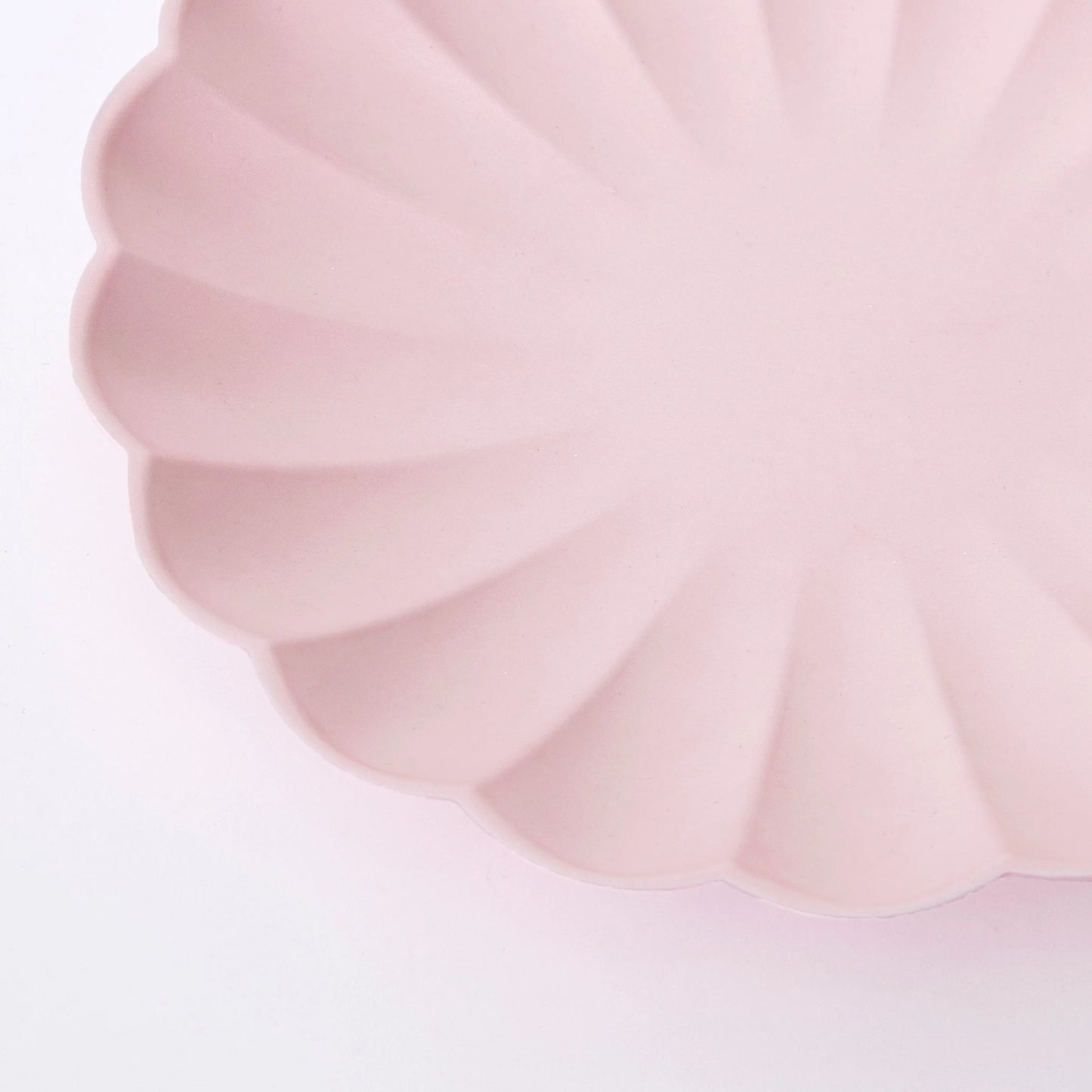 Platos de bambú grandes de color rosa caramelo Meri Meri