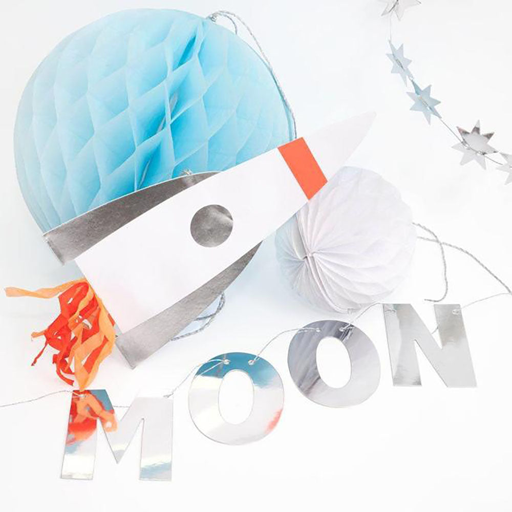 Guirnalda To The Moon